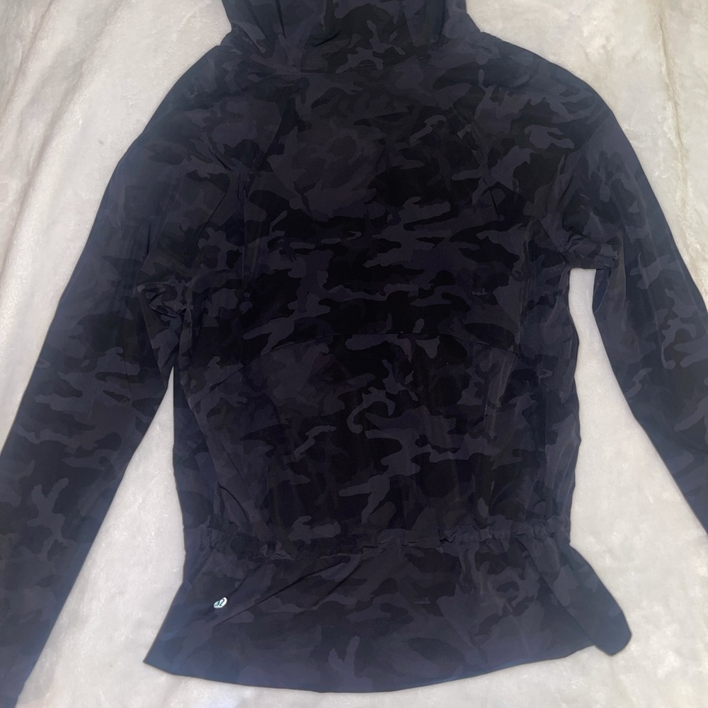 Lululemon camo rain jacket size 8